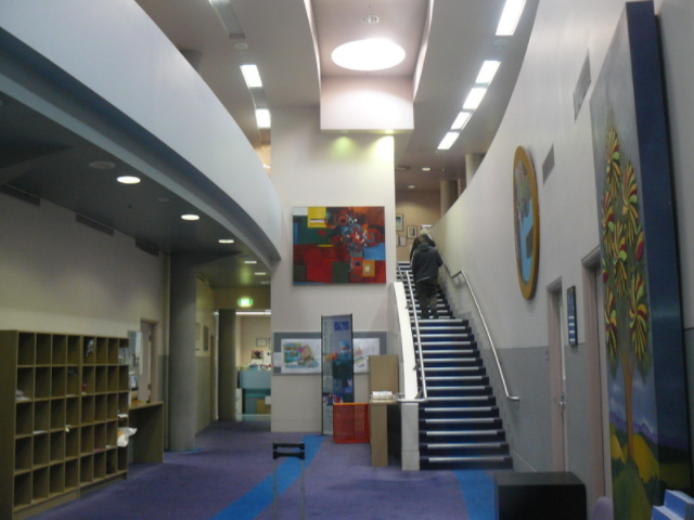 メルボルンのVIFM(法医学研究所）。設備は充実し立派な建物の内部は清潔で明るい＝筆者撮影