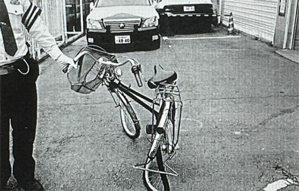 衝突の衝撃で大きく変形した貴仁さんの自転車（遺族提供）