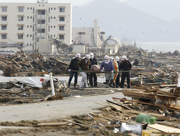 震災直後の陸前高田市（写真：ロイター／アフロ）
