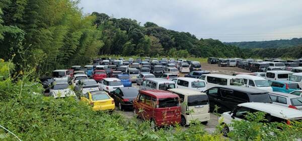 水没車で満車になった静岡県内のヤード（株式会社タウ提供）