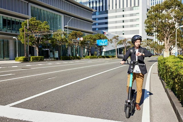 車が1台もいない道なら安心なのですが……（写真:アフロ）