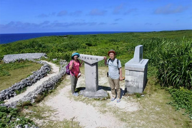 事故に遭う前年の山本さん夫妻。子育てを終え、仕事を引退し、夫婦で旅行を楽しむ日々だった（遺族提供）