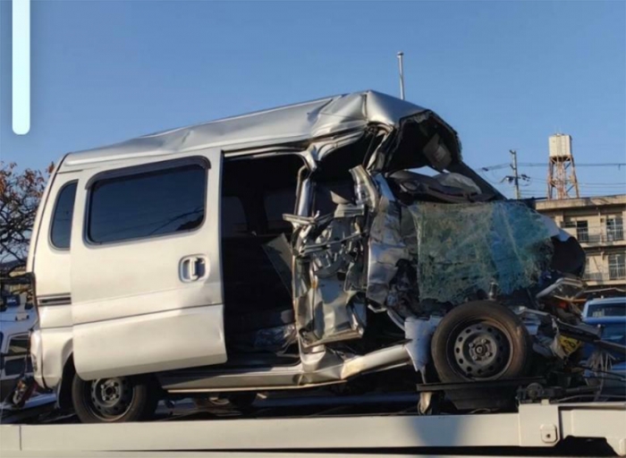 運転席が原形をとどめていない被害者の車（遺族提供）