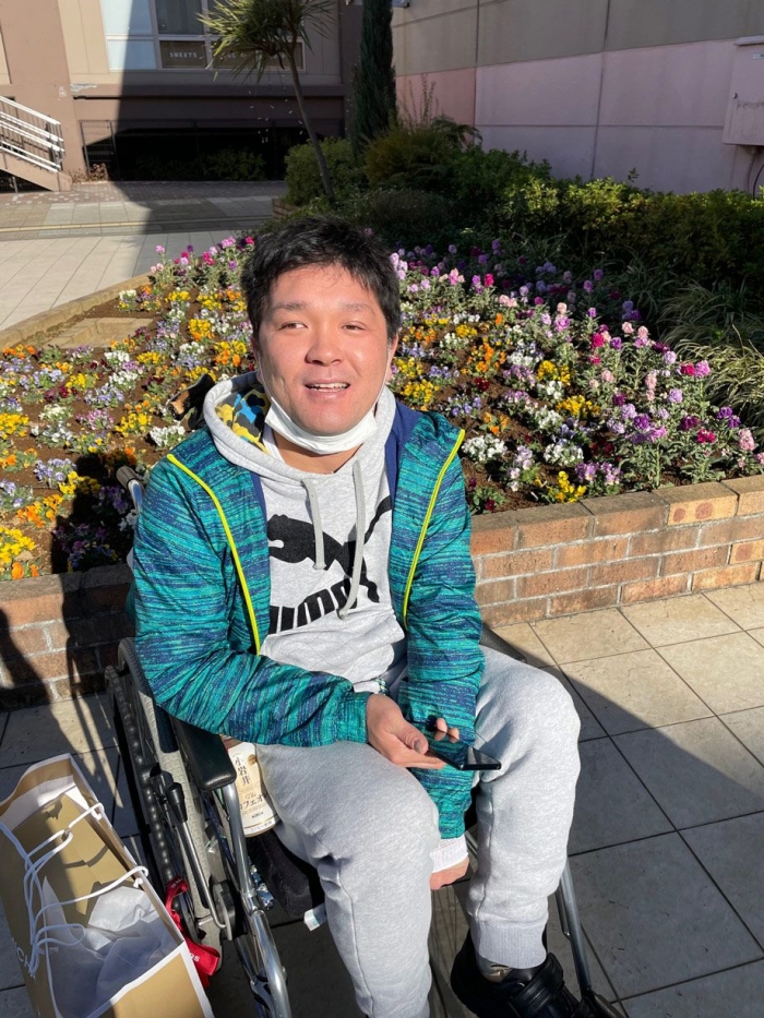 山本一真さんは2002年7月、自転車で少年野球の練習に向かう途中に事故に遭った。左半身麻痺・高次脳機能障害の後遺症がある。