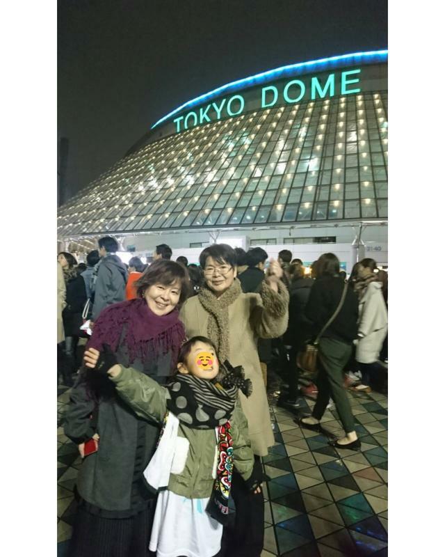 東京ドームのライブに行ったときの写真。左は由里恵さん。この後、新型コロナが流行したため、これが母娘での最後の遠出旅行となった（遺族提供）