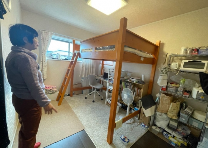 東日本大震災で被災し、建て替えた自宅には瞳さんの部屋も作った。坂本さん夫妻は、瞳さんが亡くなるまで過ごしていた滋賀のアパートをそのまま再現し保存している