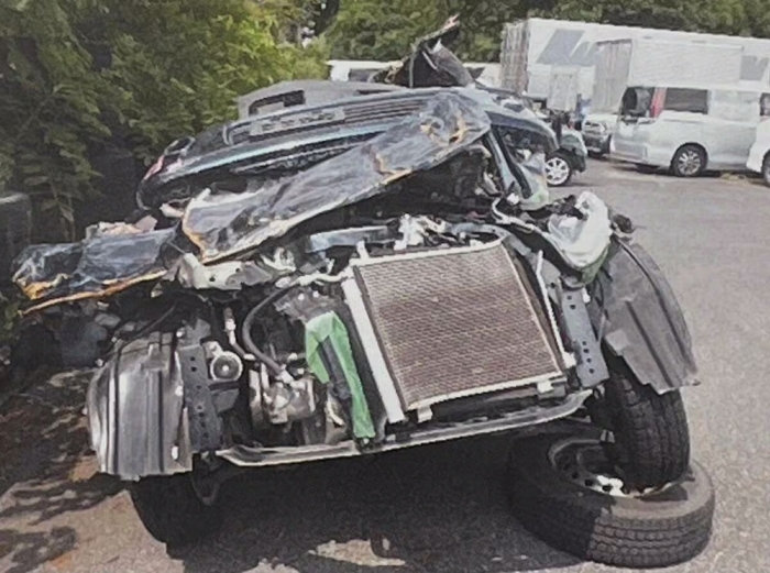 有里紗さんが乗っていた車。事故の衝撃の大きさを思い知らされる