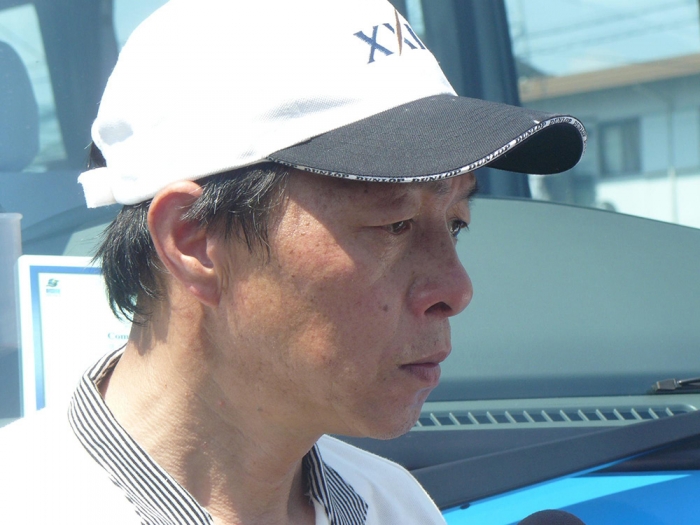 無罪を立証するために同型バスを使って検証実験をしていた頃の片岡晴彦さん（筆者撮影）