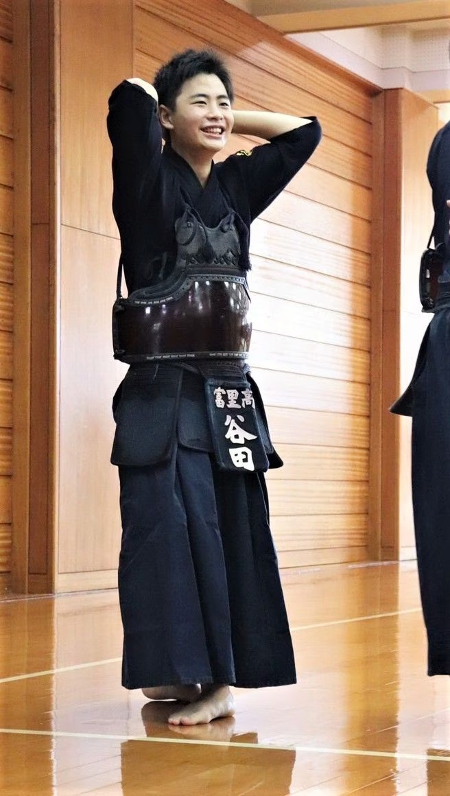 ひき逃げ事故で命を奪われた陽輔さん。小さいころから剣道に打ち込み、高校時代も選手として活躍していた（遺族提供）