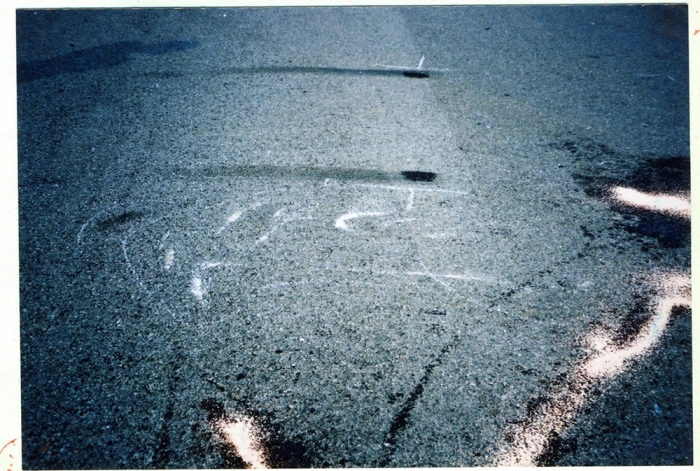 事故から約半年後、片岡さんが初めて目にしたというバスのスリップ痕（片岡さん提供）